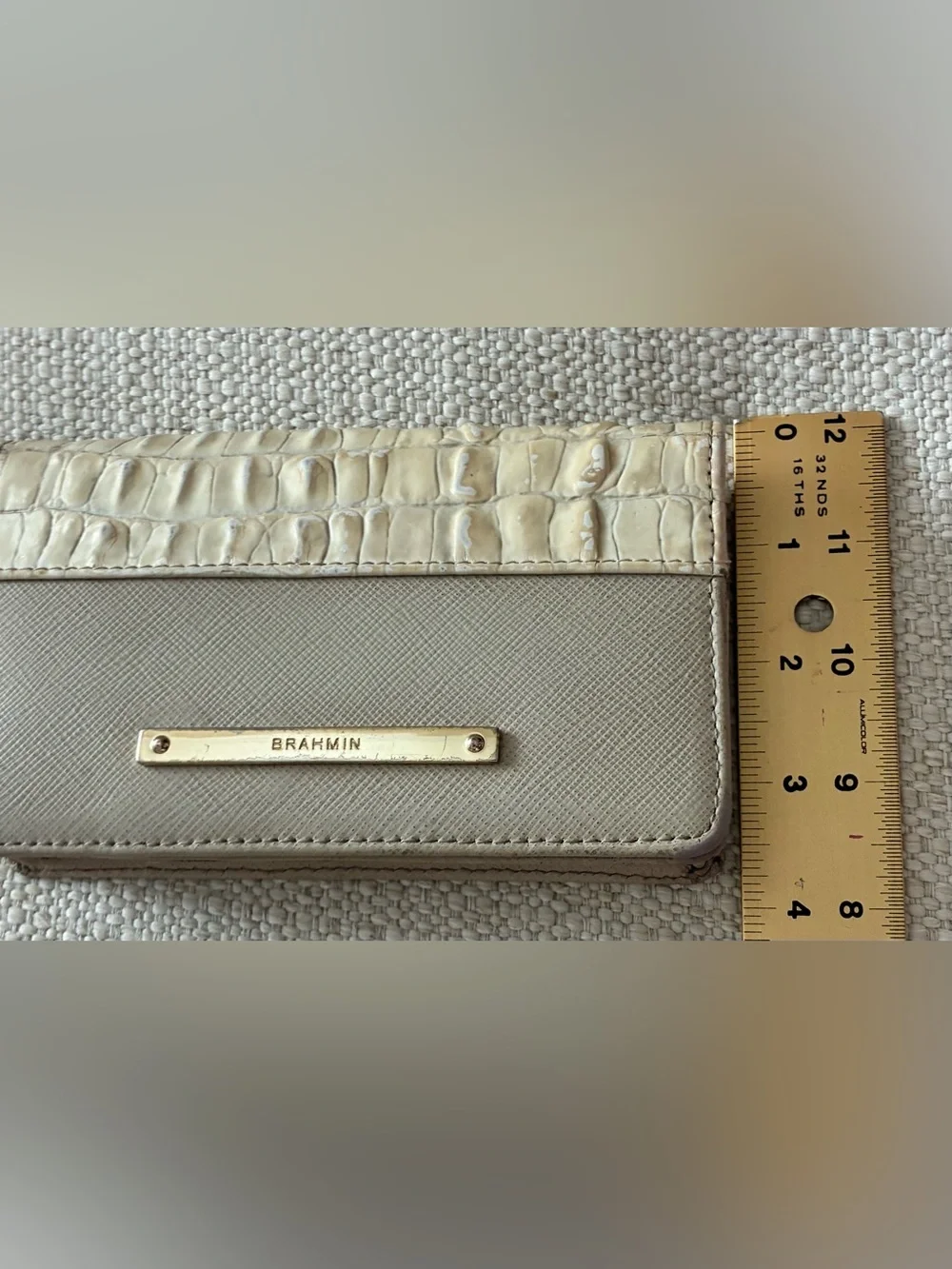 Rare Brahmin EUC Cream & Taupe Melbourne Croc-Embossed Leagher Wristlet Clutch
